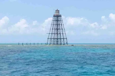 Scuba Dive Sand Key Lighthouse: Guide & Tips